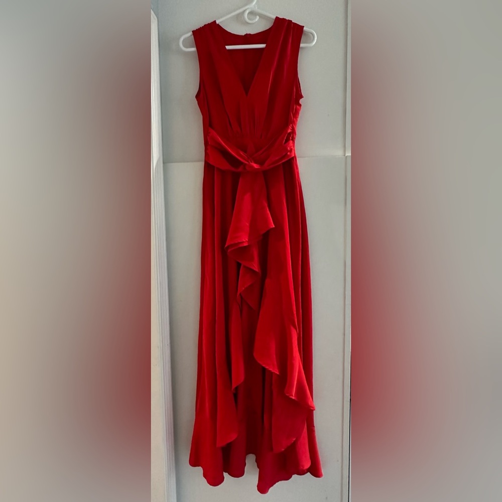 Red dress. Midi NEW